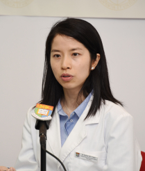 Dr Esther Chan Wai-yin, Assistant Professor of Department of Pharmacology and Pharmacy, Li Ka Shing Faculty of Medicine, HKU, says the annualized risk of osteoporotic fracture in patients on dabigatran and warfarin were 0.7% per and 1.1% per year respectively.